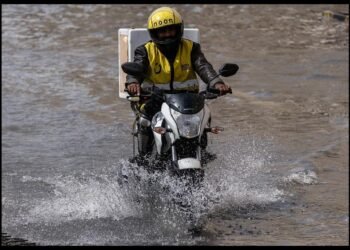 Food Delivery Services Pause or Delay Orders Amid Adverse Weather