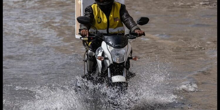 Food Delivery Services Pause or Delay Orders Amid Adverse Weather