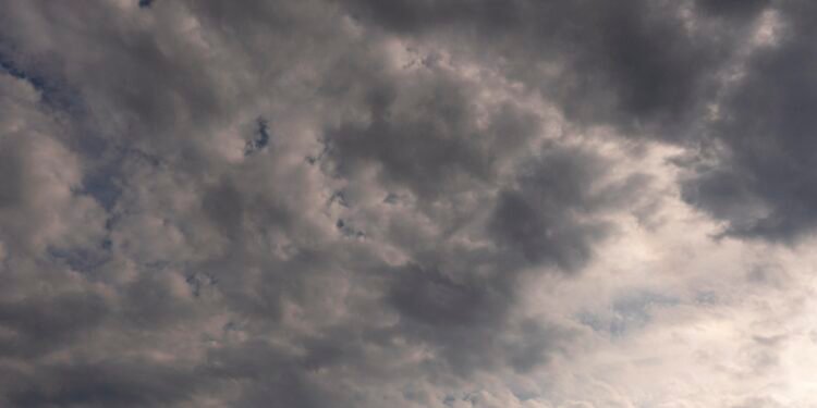 Unsettled Winter Weather Grips UAE as Strong Winds and Rough Seas Persist