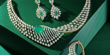 This Valentine’s, start your love story with the Joyalukkas Be Mine – Heart to Heart Collection