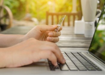 UAE Goes Paperless: Residents Can File Complaints, Crimes, and More Online