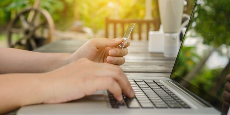 UAE Goes Paperless: Residents Can File Complaints, Crimes, and More Online