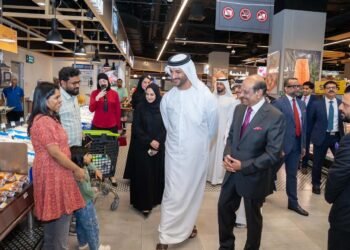 UAE Minister Reviews Supply at LuLu Hypermarket in Sharjah