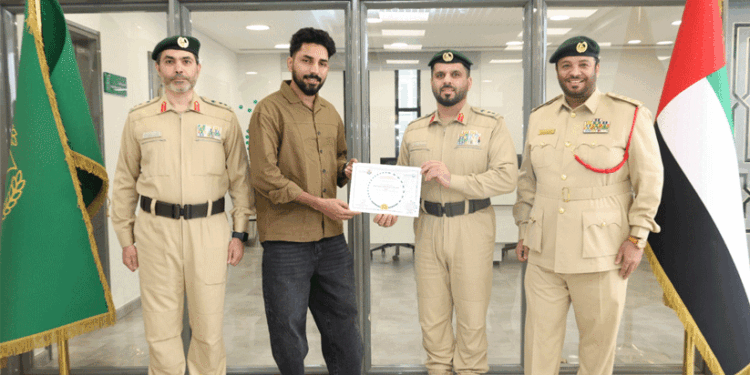Indian expat finds Dh100,000 in parking lot, returns money to Dubai Police