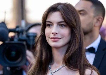 Anne Hathaway Returns for ‘Ella Enchanted’ Reboot on Disney+, Sparking Mixed Fan Reactions
