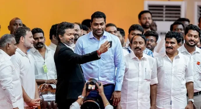 Protocol Row Erupts at CM Vijay’s Swearing-In; ‘Vande Mataram’ Priority Triggers Political Storm