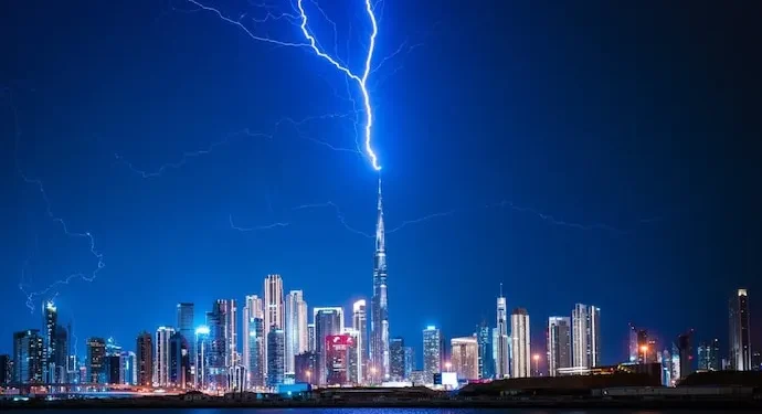 Abu Dhabi Makes Lightning Protection Systems Mandatory for Buildings: AED 5,000 Fine for Violators