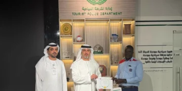 Dubai Tourist Police Honour Taxi Driver for Returning Dhs10,000 to Tourist Before Flight