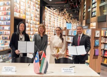 Sheikha Bodour bint Sultan Al Qasimi witnessing the MoU signing between Sharjah Book Authority and BookXcess Malaysia.