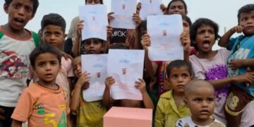 Underprivileged children in Delhi holding a birthday banner for His Highness Sheikh Mohammed bin Rashid Al Maktoum during a food distribution drive.