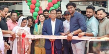 Dr. Birbal Singh and CM Group management at the opening of the new CM Hypermarket in Al Jurf, Ajman.