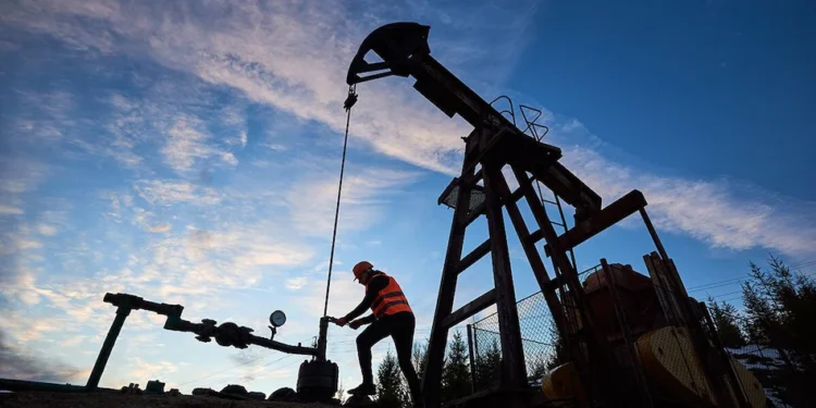 Global Crude Oil Prices Drop Below $79 as Demand Concerns Weaken Market Sentiment