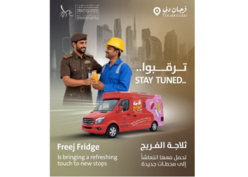 GDRFA Dubai officials and Farjan Dubai volunteers distributing cold drinks and ice cream to workers at a construction site in Dubai.