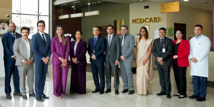 Surgeons performing a robotic-assisted donor nephrectomy at Medcare Hospital Sharjah