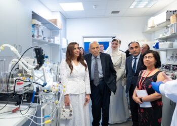Sheikha Bodour bint Sultan Al Qasimi with Sir Magdi Yacoub at the Magdi Yacoub Institute in Harefield UK