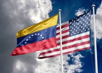 The US and Venezuela sign a major energy deal to develop 17 strategic fields, bringing $100 billion in investment and accessing 65 billion barrels of reserves.
