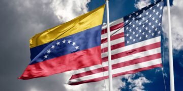 The US and Venezuela sign a major energy deal to develop 17 strategic fields, bringing $100 billion in investment and accessing 65 billion barrels of reserves.