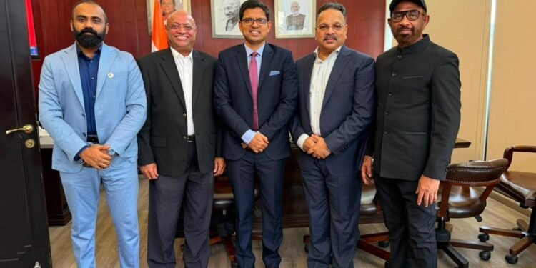 World Malayali Council delegation members presenting a memento to Indian Consul General Dr. Emmadi Vishnu Vardhan Reddy in Dubai.
