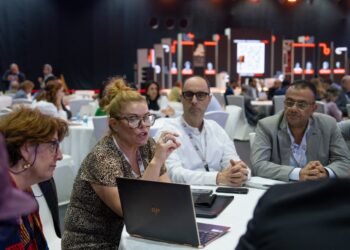 Global retail leaders at the 5th Sharjah Booksellers Conference share practical, low-cost strategies to engage non-readers and optimize independent bookstore spaces.