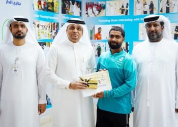 Dubai authorities have honoured Indian delivery boy Muhammad Parvez for halting a major roadside water leak mid-shift to prevent traffic disruption.