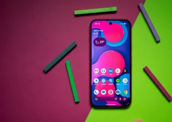 Understand the real differences between Android TV and proprietary Smart TVs like Samsung Tizen and LG webOS, from app availability to VPNs and software updates.