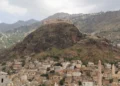 Five killed in Houthi missile strike on Yemen's Aden presidential palace after Oman talks collapse. US military sinks tracking dhow near Strait of Hormuz.